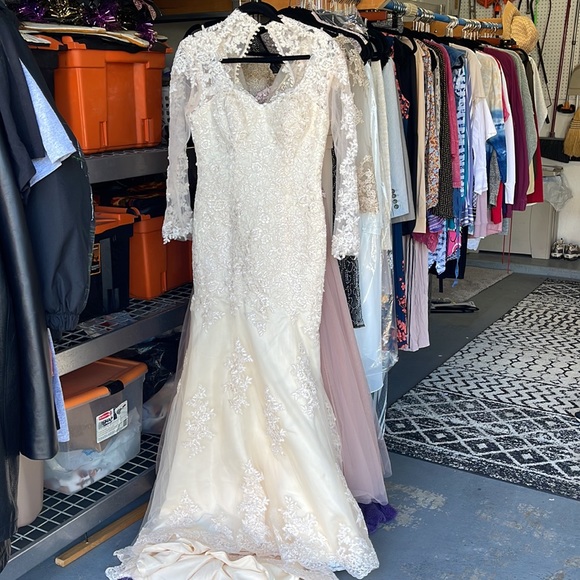 New dress wore - tan color - Picture 3 of 5